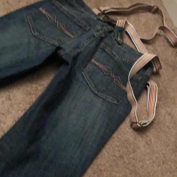 Dollhouse short pants with suspenders - Picture 6 of 6